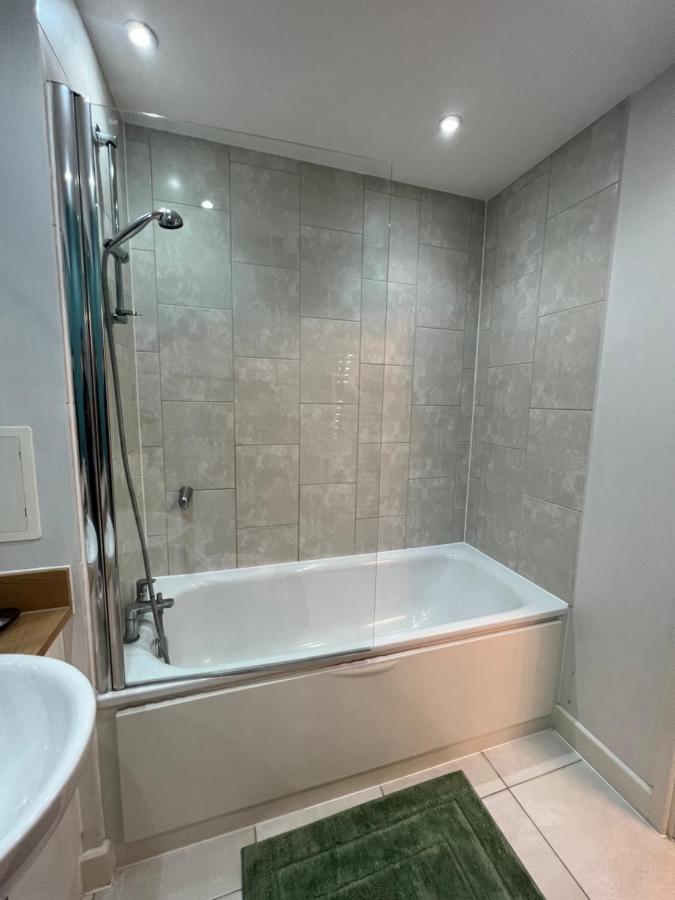 Cityscape Serenity: 10Th Floor Oasis Near City Airport, Excel & 02 Apartment London Exterior photo