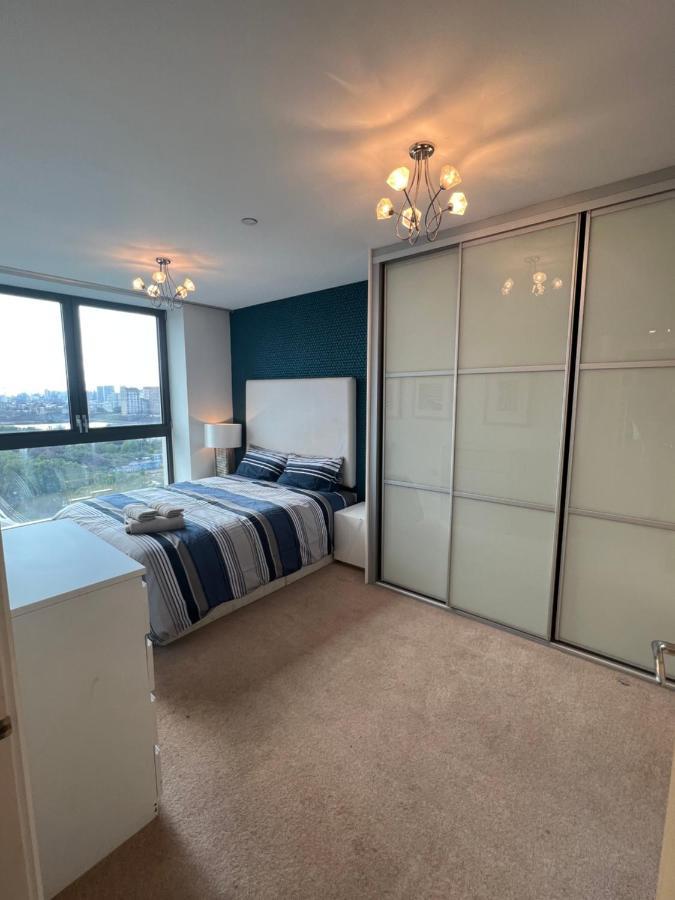 Cityscape Serenity: 10Th Floor Oasis Near City Airport, Excel & 02 Apartment London Exterior photo