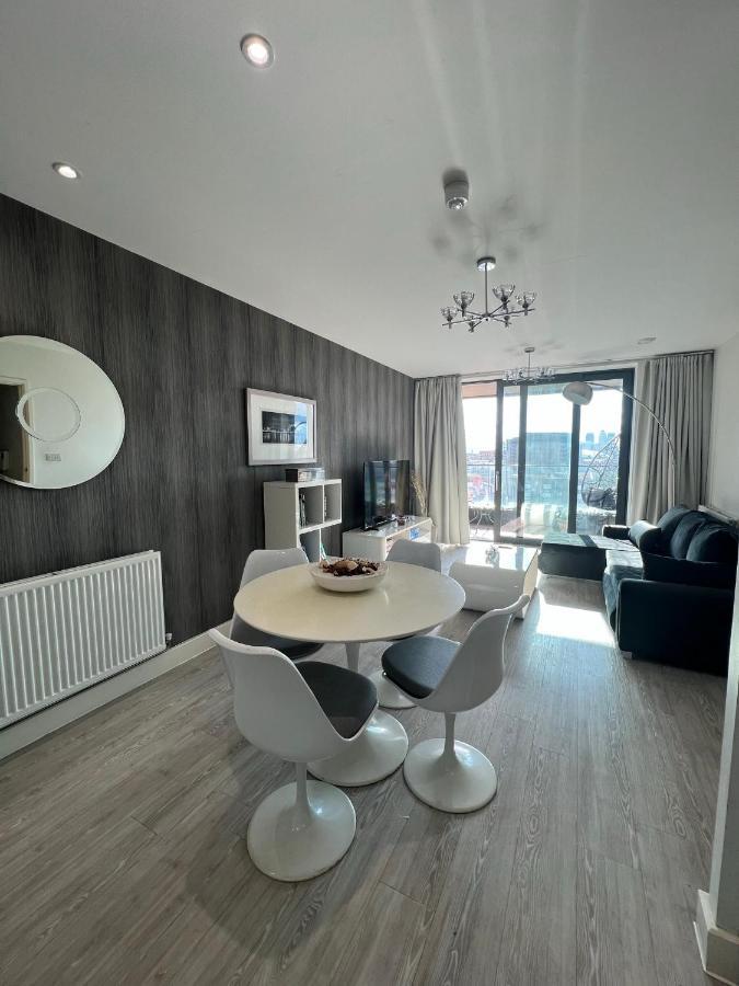 Cityscape Serenity: 10Th Floor Oasis Near City Airport, Excel & 02 Apartment London Exterior photo
