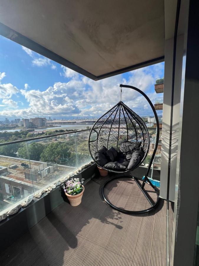 Cityscape Serenity: 10Th Floor Oasis Near City Airport, Excel & 02 Apartment London Exterior photo