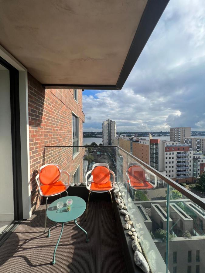 Cityscape Serenity: 10Th Floor Oasis Near City Airport, Excel & 02 Apartment London Exterior photo