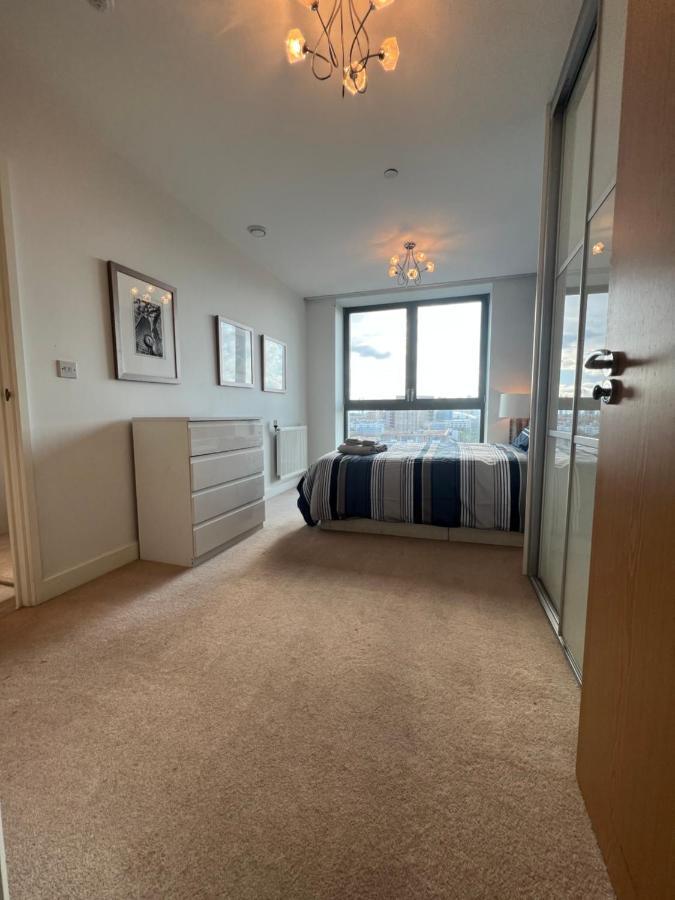 Cityscape Serenity: 10Th Floor Oasis Near City Airport, Excel & 02 Apartment London Exterior photo